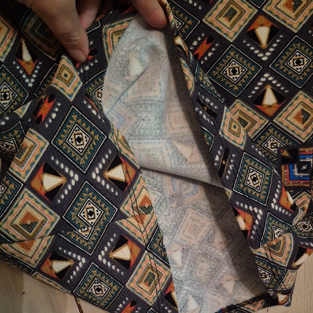 Stretchy Skirt With Aztec Pattern - Picture 9 of 9
